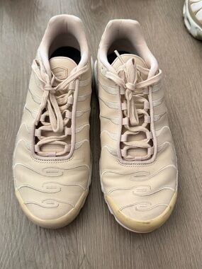 Women’s Nike Air Max Plus size 11, Beige